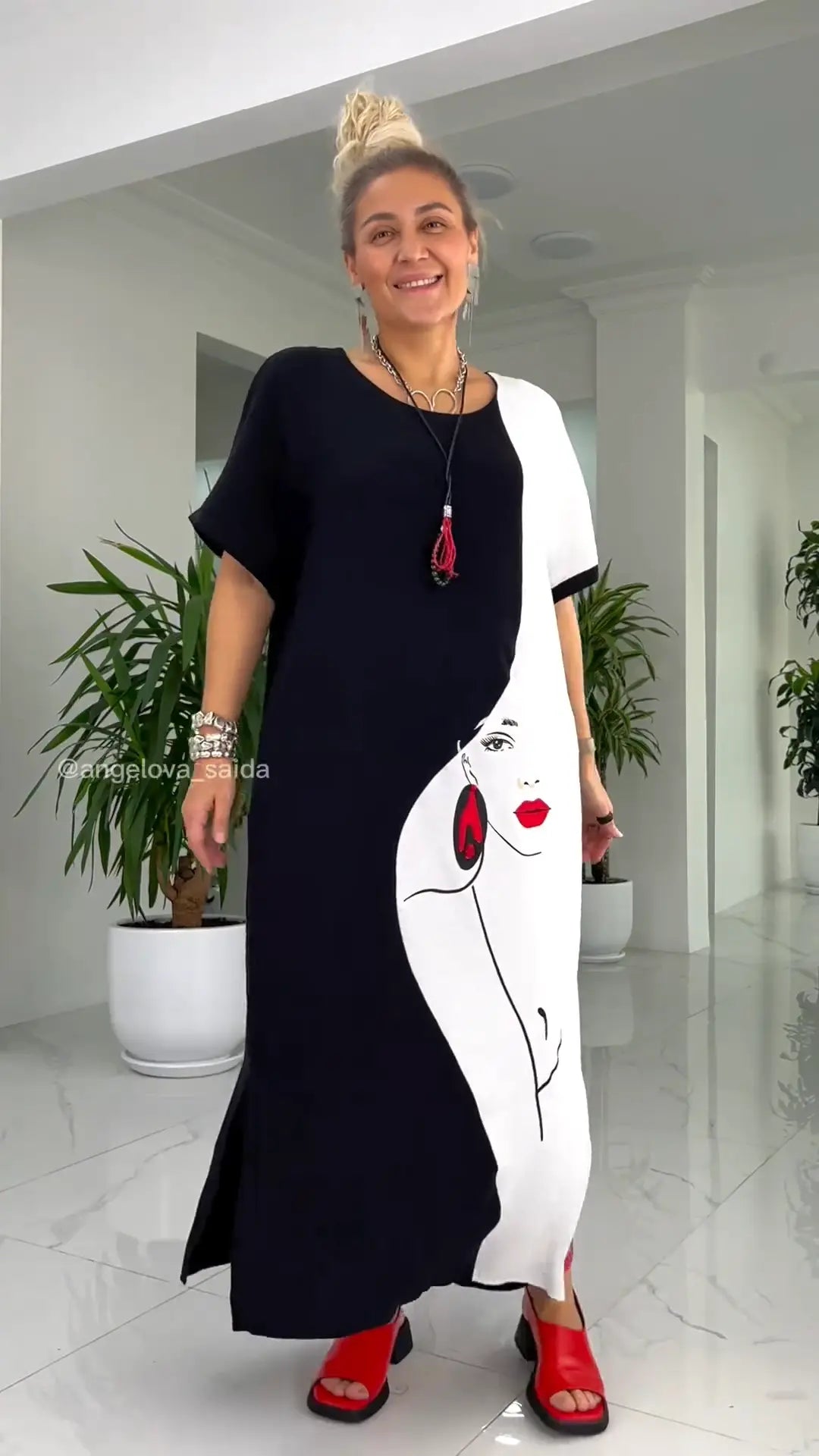 Lovely Black White Abstract Face Print Loose Maxi Dress