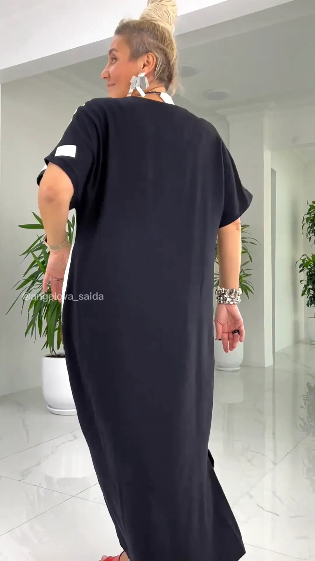 Lovely Black White Abstract Face Print Loose Maxi Dress
