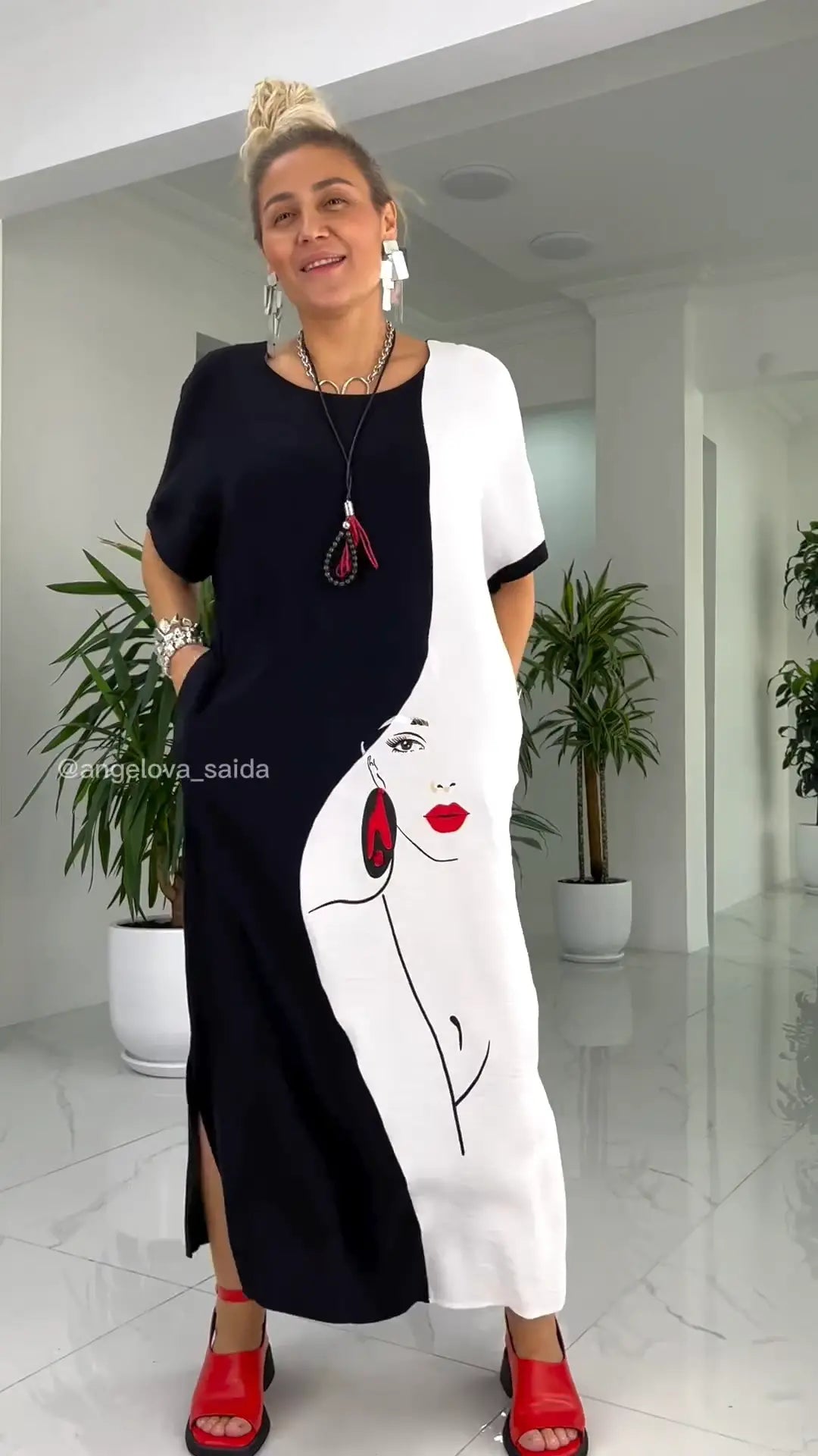 Lovely Black White Abstract Face Print Loose Maxi Dress