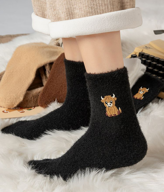 ⏳LAST DAY SALE 50% OFF!🔥Women's Cute Warm Highland Cow Embroidered Plush Socks