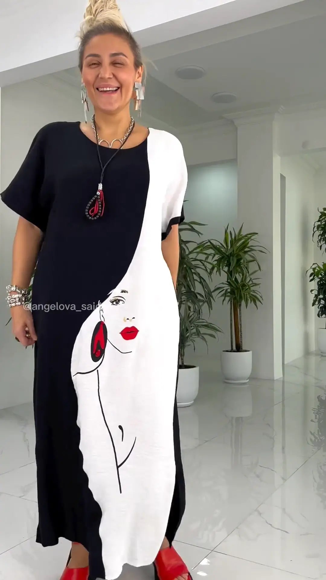 Lovely Black White Abstract Face Print Loose Maxi Dress