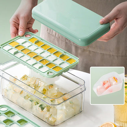 Press the ice lattice mold with box