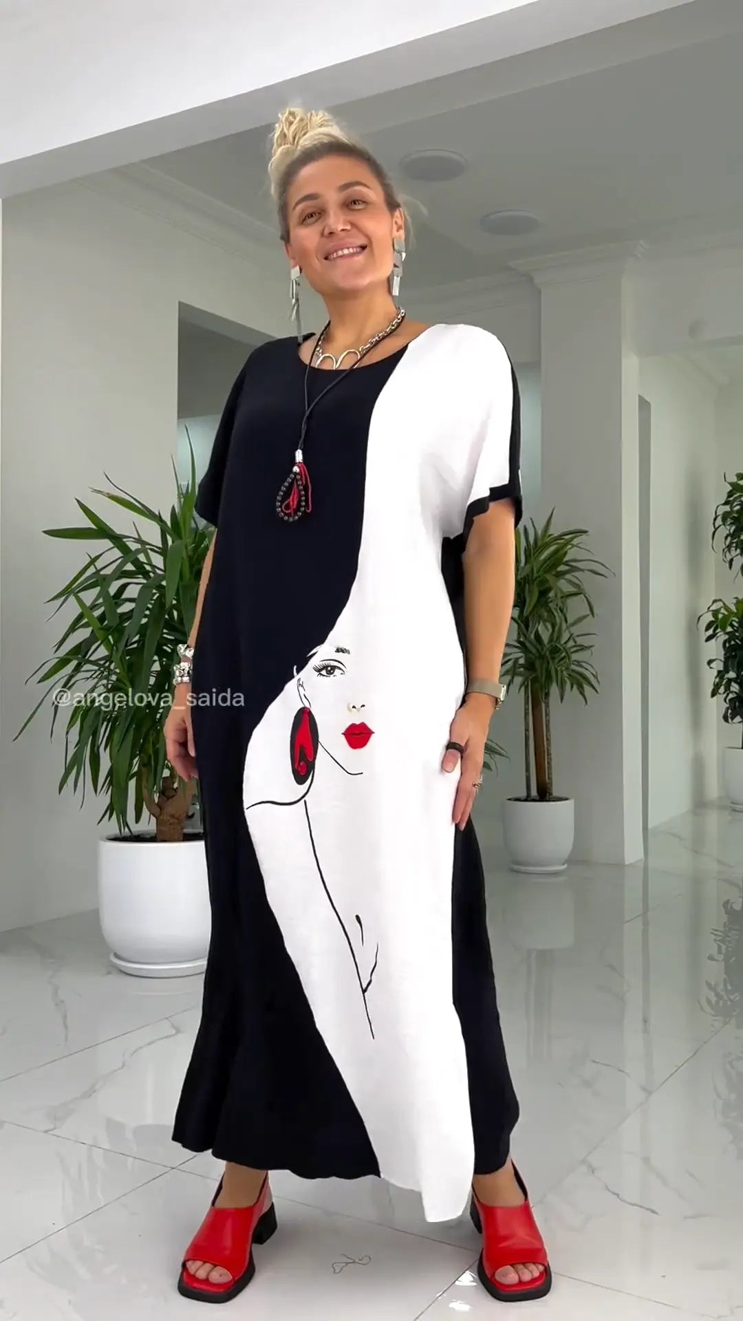 Lovely Black White Abstract Face Print Loose Maxi Dress