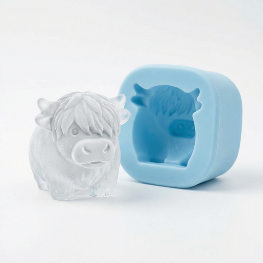 Highland Cow Ice Cube Mold - Adorable 3D Silicone Tray for Drinks & Parties