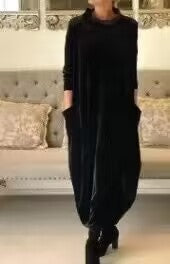 New slimming long dress with round neck.