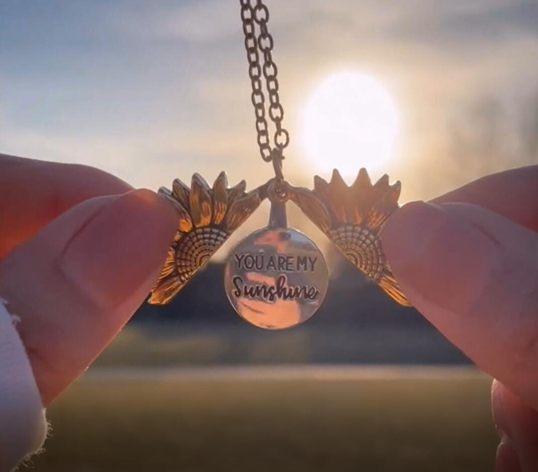 🔥🌞"You Are My Sunshine" Sunflower Necklace With Gift Box🌻