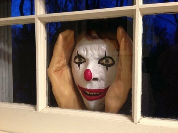 Scary Peeper Creeper 😱